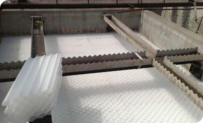 White TUBES CONPARATOR instrumentorum communicationis socialis